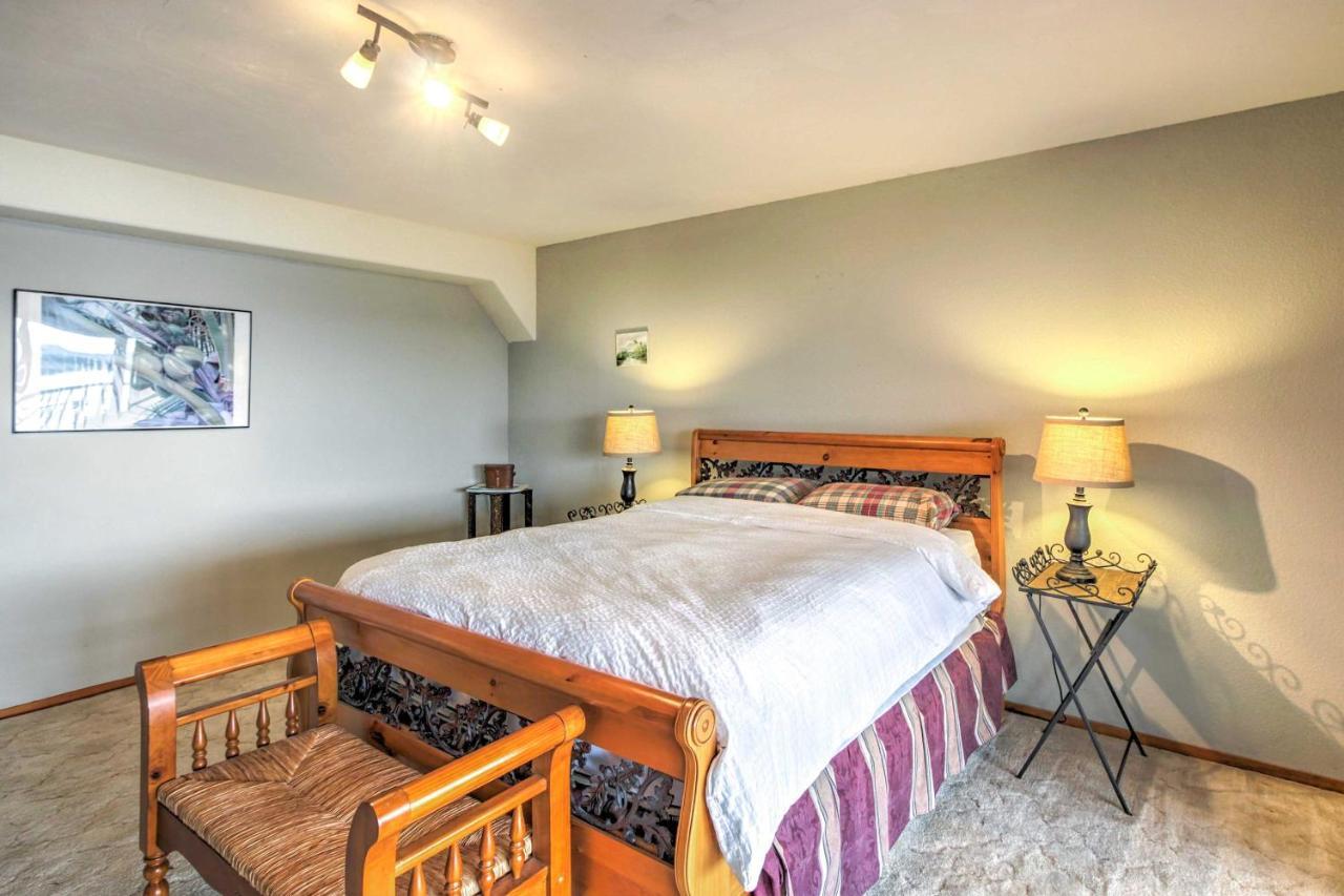 Spacious Kelseyville Home With Large Lakefront Deck! 외부 사진